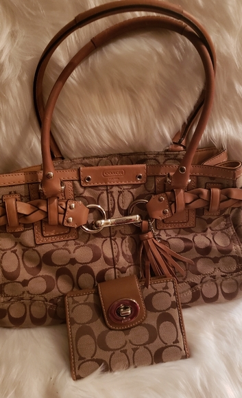 Purse - Picture 1 of 3